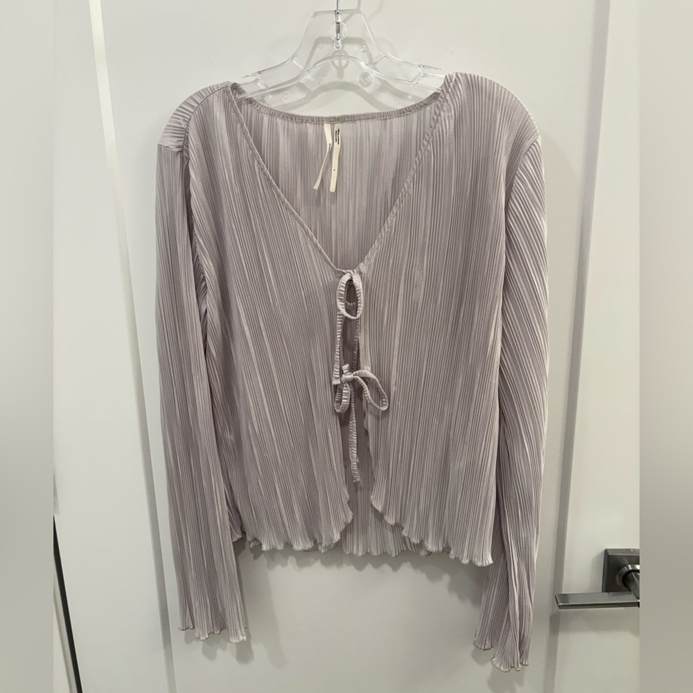 Anthropologie Grey Silver Sheer Plisse Long Sleeve Tie Front Top Size Small - Picture 3 of 13